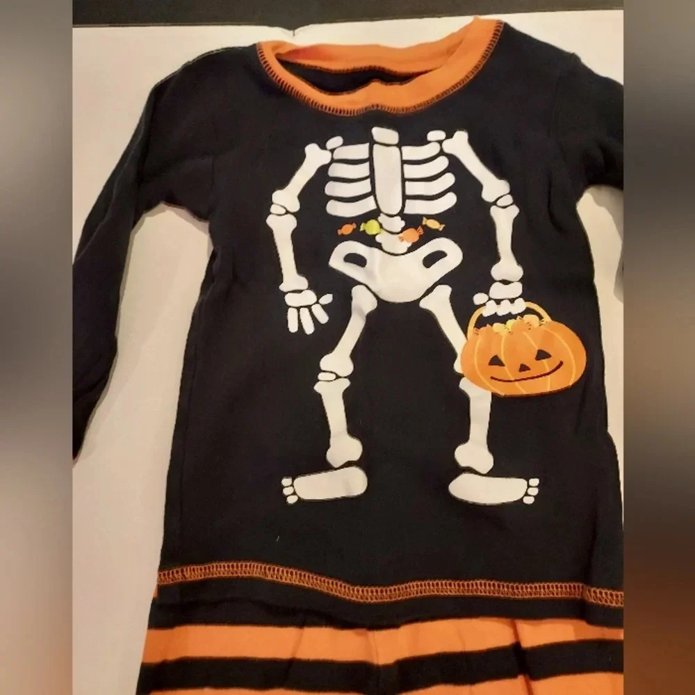 Lot of 2 Two Just One You by Carter's Halloween Pajama Sets in Size 2T